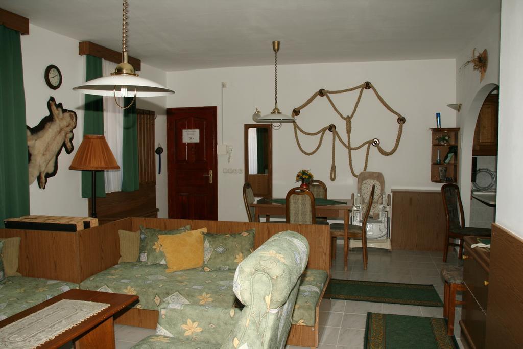Hotel Gala Panzio à Simontornya Chambre photo