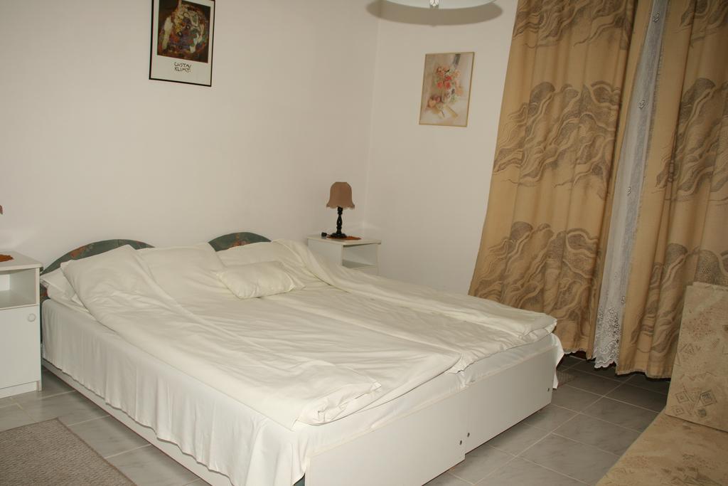 Hotel Gala Panzio à Simontornya Chambre photo
