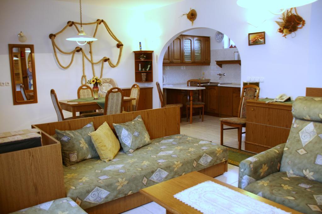 Hotel Gala Panzio à Simontornya Chambre photo